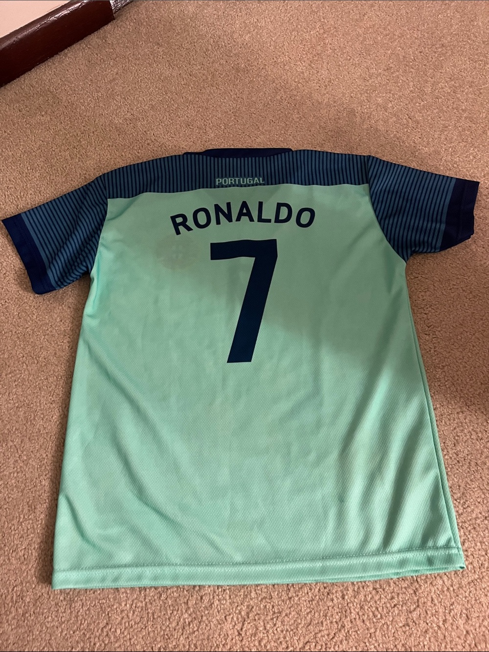 Boys Portugal Ronaldo 7 jersey - Picture 2 of 4